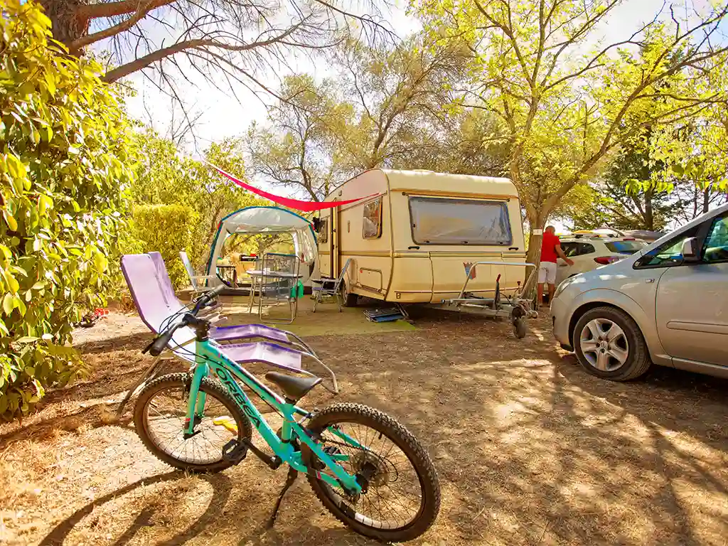 emplacement caravane camping Sommières