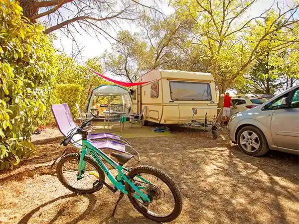 emplacement camping Sommières