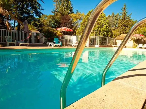 piscine camping Nîmes